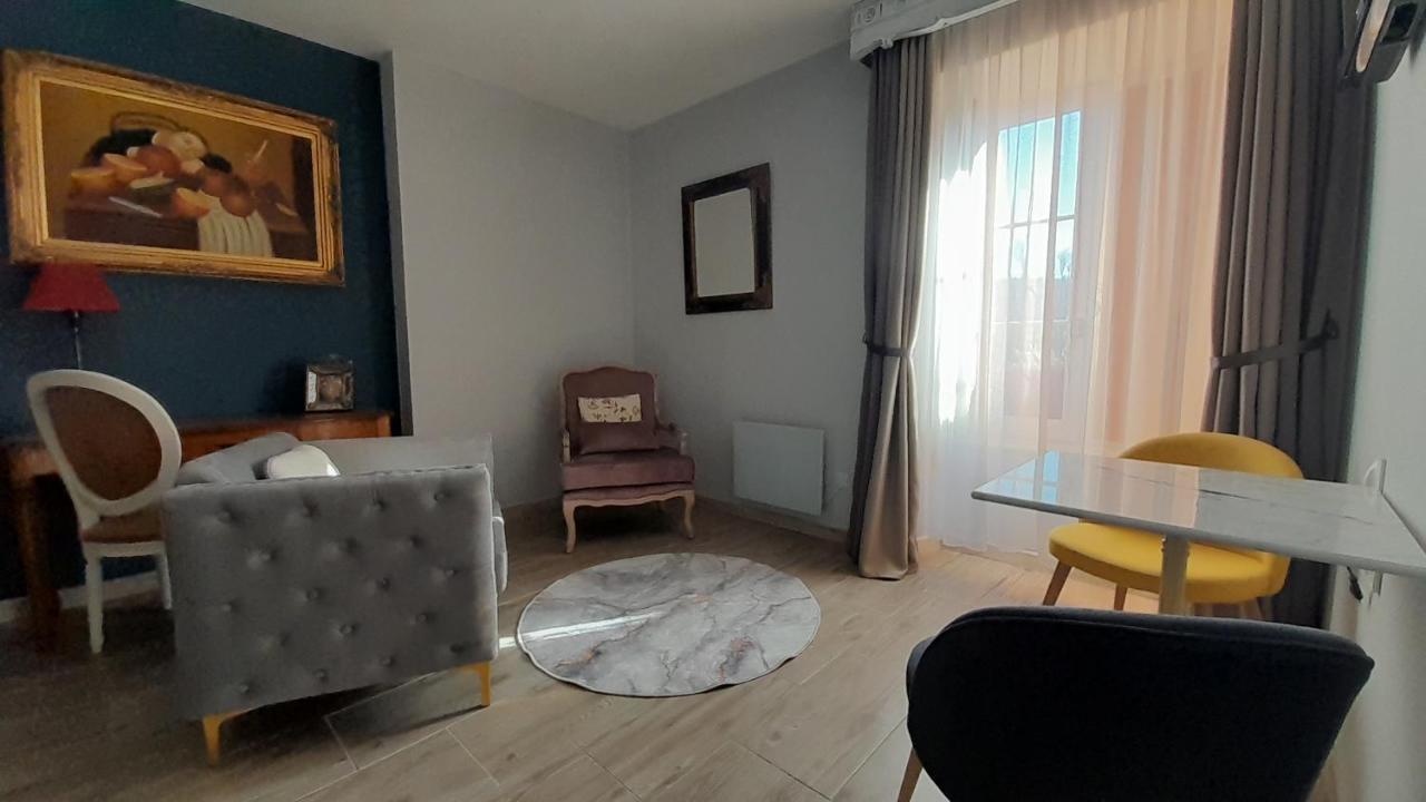B&B Manoir De La Fabregues Естан Екстериор снимка