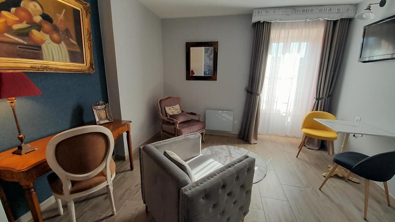 B&B Manoir De La Fabregues Естан Екстериор снимка